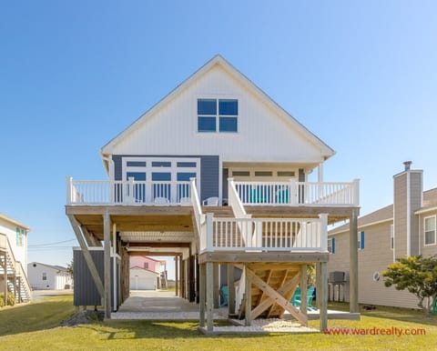 The 9th Hole Canal Exterior