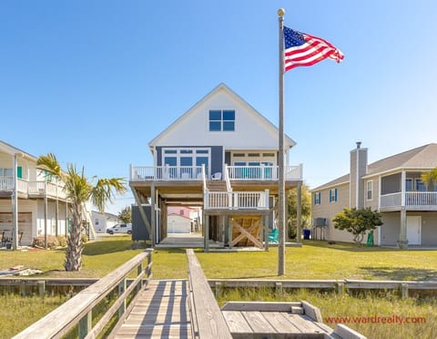 The 9th Hole Canal Front Exterior