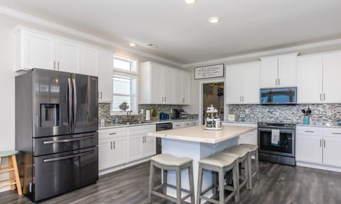 Kitchen with Eat-In Seating