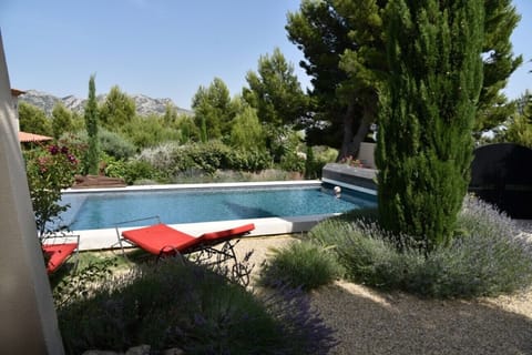 AUREILLE vacation rental, comfortable villa for rent with heated pool for 8 people. Online reservation with Plaisirs & Maisons de Provence
