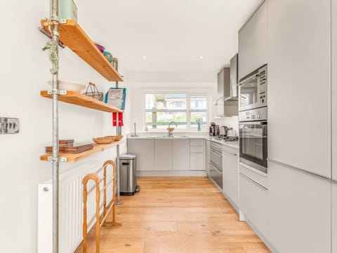 Number 53 Kitchen Alt View