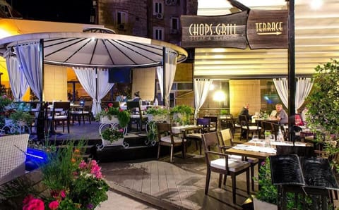 Town/city in general. RESTAURANT IN THE CITY CENTER-1,4 km away