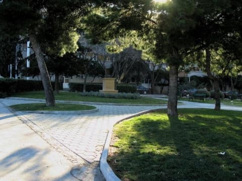 Area that directly surrounds the property. OSJECKA STREET