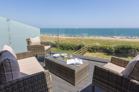 The balcony with sea view at Beesands Vista, Devon