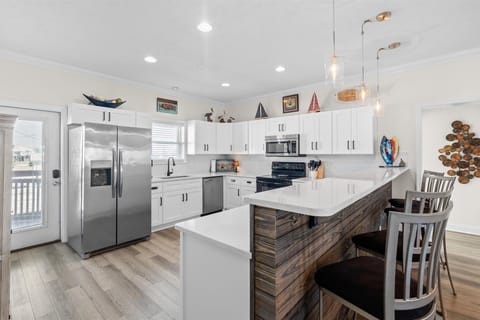 JUST renovated chefs' kitchen with beautiful quartz coutertops and breakfast bar