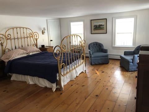 Master bedroom #1, Queen