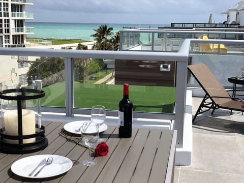Great views: Atlantic, Inter-coastal, Everglades cruise port, Hard Rock casino.