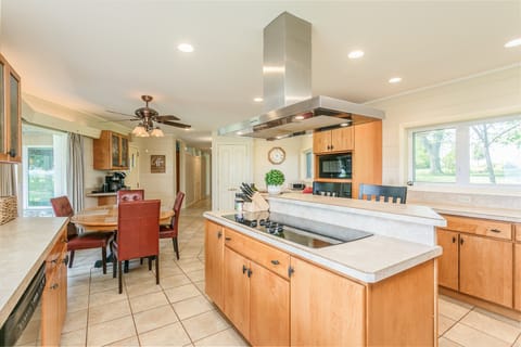 And make use of the 6-burner stovetop with hood for all of your favorite meals.