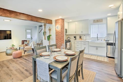 Long Beach Vacation Rental | 2BR | 1.5BA | 1,040 Sq Ft | Stairs Required