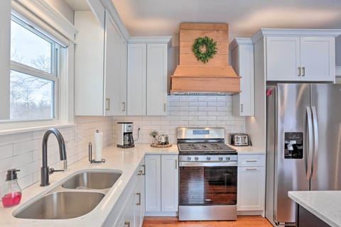 Kitchen | Coffee Maker | Toaster | Crockpot | Water Filter/Ice Maker