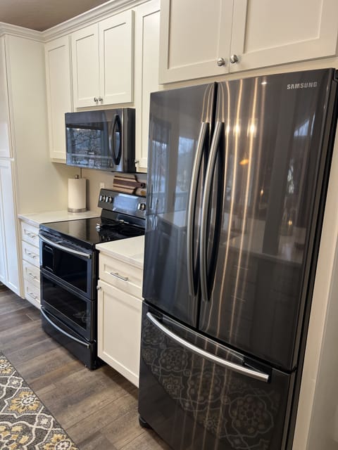 Fridge with icemaker and a double oven