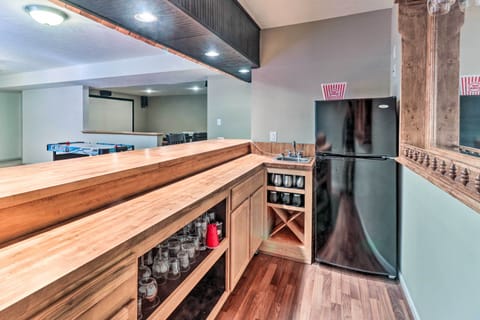 Wet Bar | Basement