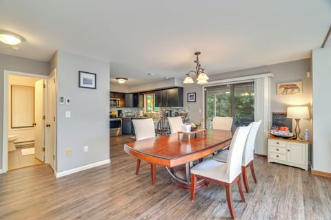 Dining Area for 5 | In-Island Seating for 3