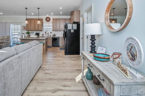 Entrance Table. Put your keys in the bowl and relax.