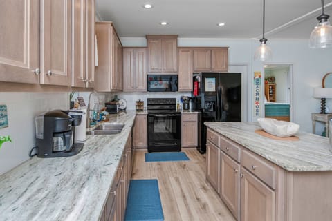 Big kitchen and plenty of room to cook.