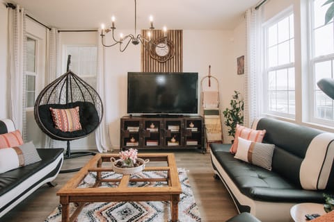 Bright charming living room overlooking the park. 65" Roku TV.