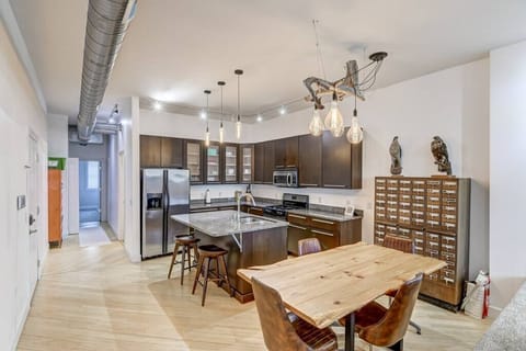 Living Room / Dining Room / Fully stocked kitchen