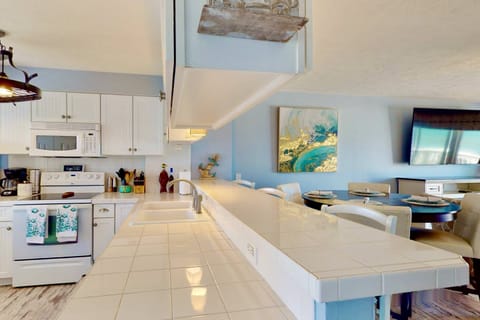 Plenty of counter and kitchen tools to make that great meal for the entire group