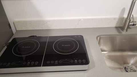 Electric induction cooker