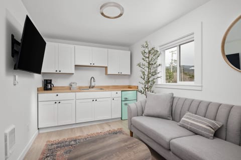 Welcome to the Inn at Rockaway Beach Unit 10. We hope we get to host you at this Oregon Coast rental. Please reach out with any questions.