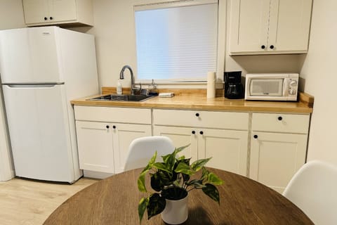 "The inn was great, it was very comfortable and clean! very close walk to the beach and the stores nearby are all nice." - Jamie