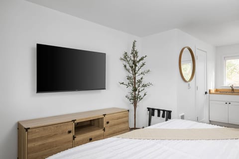 Welcome to the Inn at Rockaway Beach Unit 7. We hope we get to host you at this Oregon Coast rental. Please reach out with any questions.