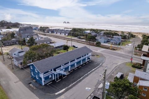 The Inn at Rockaway Beach is located right on the iconic Oregon Coast Highway just a short walk from the beach.