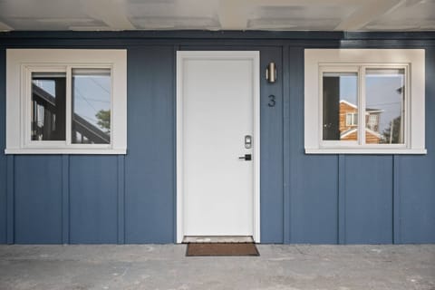 Inn at Rockaway Beach Unit 3 is on the ground floor.