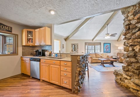 Enjoy the convenience and style of this beautiful kitchen, where cooking becomes a joyful experience thanks to its top-notch features and design