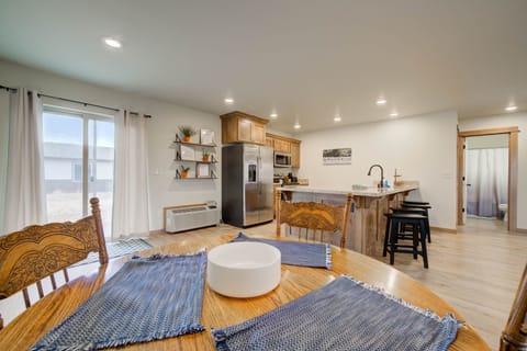 Dining Area and Kitchen - Seating For 7