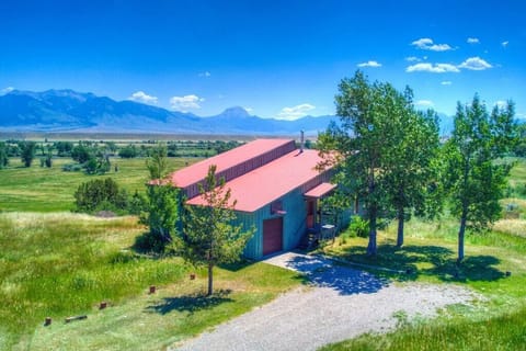 Big views and lots of elbow room from the 3 bedroom 2 bathroom property! 