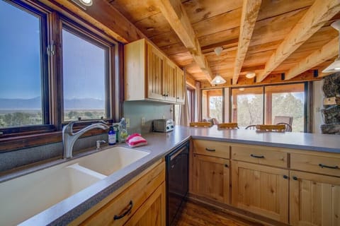 There are lots of light and nice views from the kitchen!