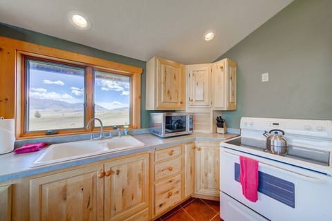 0fe7fde8 715c 4565 8ae0 fca08f3524ab