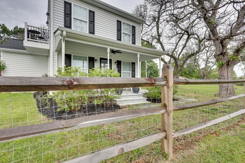 Front Royal Vacation Rental | 1BR | 2BA | 900 Sq Ft | Stairs Required