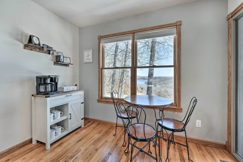 Breakfast Nook | Keurig Combo Coffee Maker | Laptop-Friendly Workspace