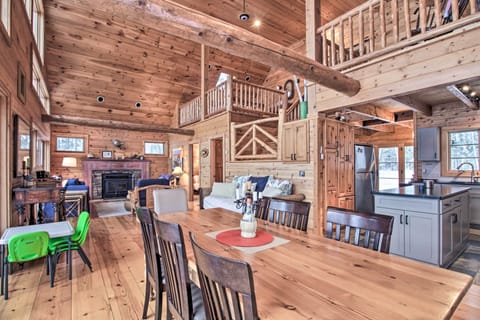 Dining Room | Dishware/Flatware Provided