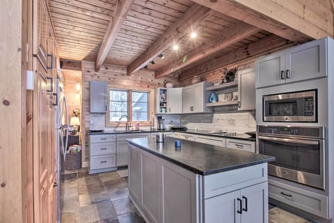 Kitchen | Cooking Basics | Coffee Maker | Paper Towels/Trash Bags Provided