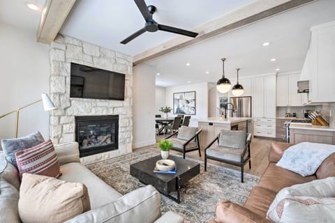 Huntsville Vacation Rental | 4BR | 4.5BA | 2,700 Sq Ft | Stairs Required