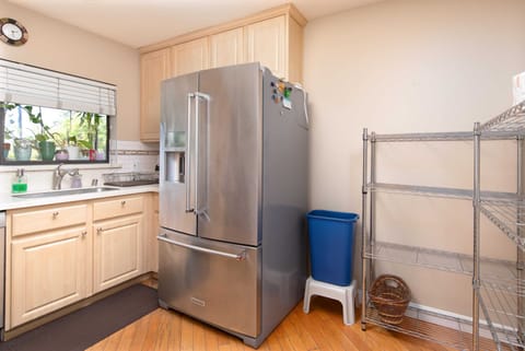 Here is another angle of the kitchen ...