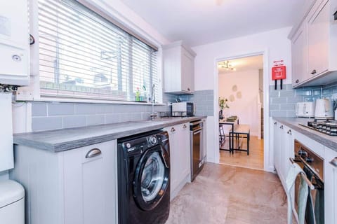The fully equipped kitchen has everything you need for a long or short stay in Chester including a dishwasher and washing machine.