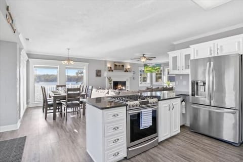 Open kitchen floor plan.