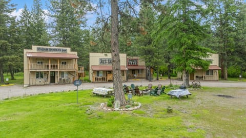 Fort Williamson Glacier Vacation Rentals