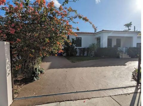 Parking space for 3 cards 