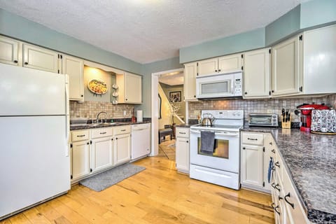 Kitchen | Blender | Keurig Coffee Maker | Tea Kettle | Toaster Oven