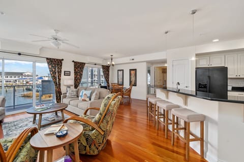 Vista Costiera means Coastal View in Italian and so suits this lovely home.