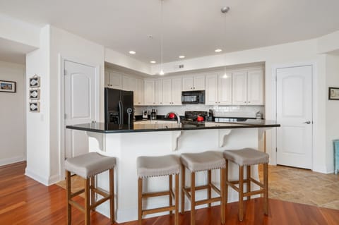 Grab a quick bite at the Breakfast Bar before hitting the Beach.