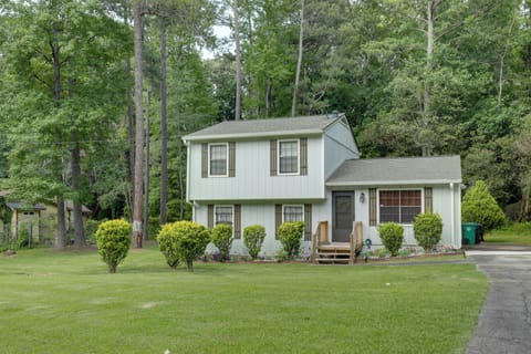 Stonecrest Vacation Rental | 1,500 Sq Ft | 3BR | 2BA | Stairs Required
