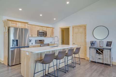 Kitchen | Main Floor | Dishware & Flatware | Coffee Maker | Blender | Toaster