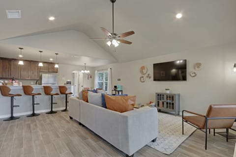 Open & bright floorplan