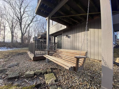 Outdoor space with a swing to enjoy your lazy evenings. 